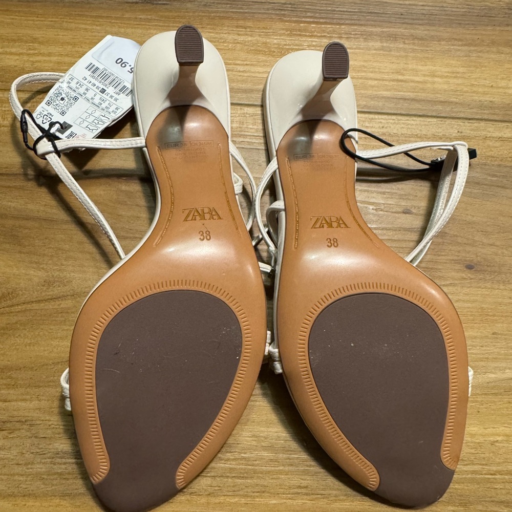 NWT Zara white Strappy Kitten Heel Sandals with multiple buckles - Picture 6 of 9